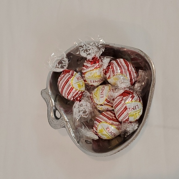 STRAWBERRY SHAPED SILVER METAL BOWL - Picture 5 of 11